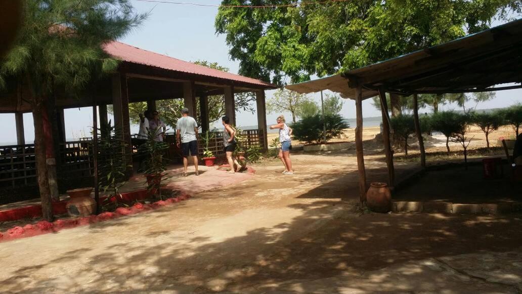 Отель Tendaba Camp Экстерьер фото